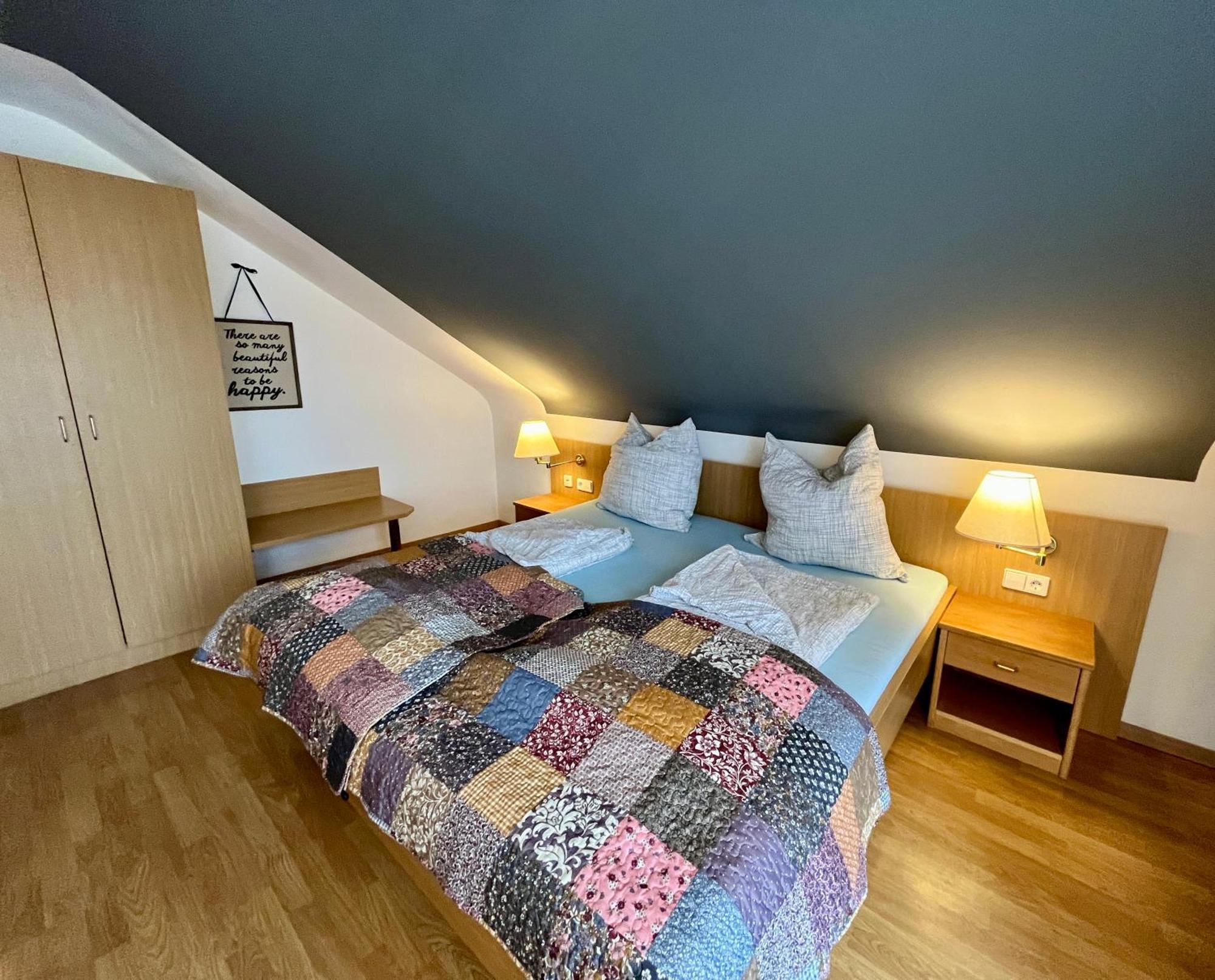 Ferienwohnungen Wellness Goldener Hahn Baiersbronn Zimmer foto