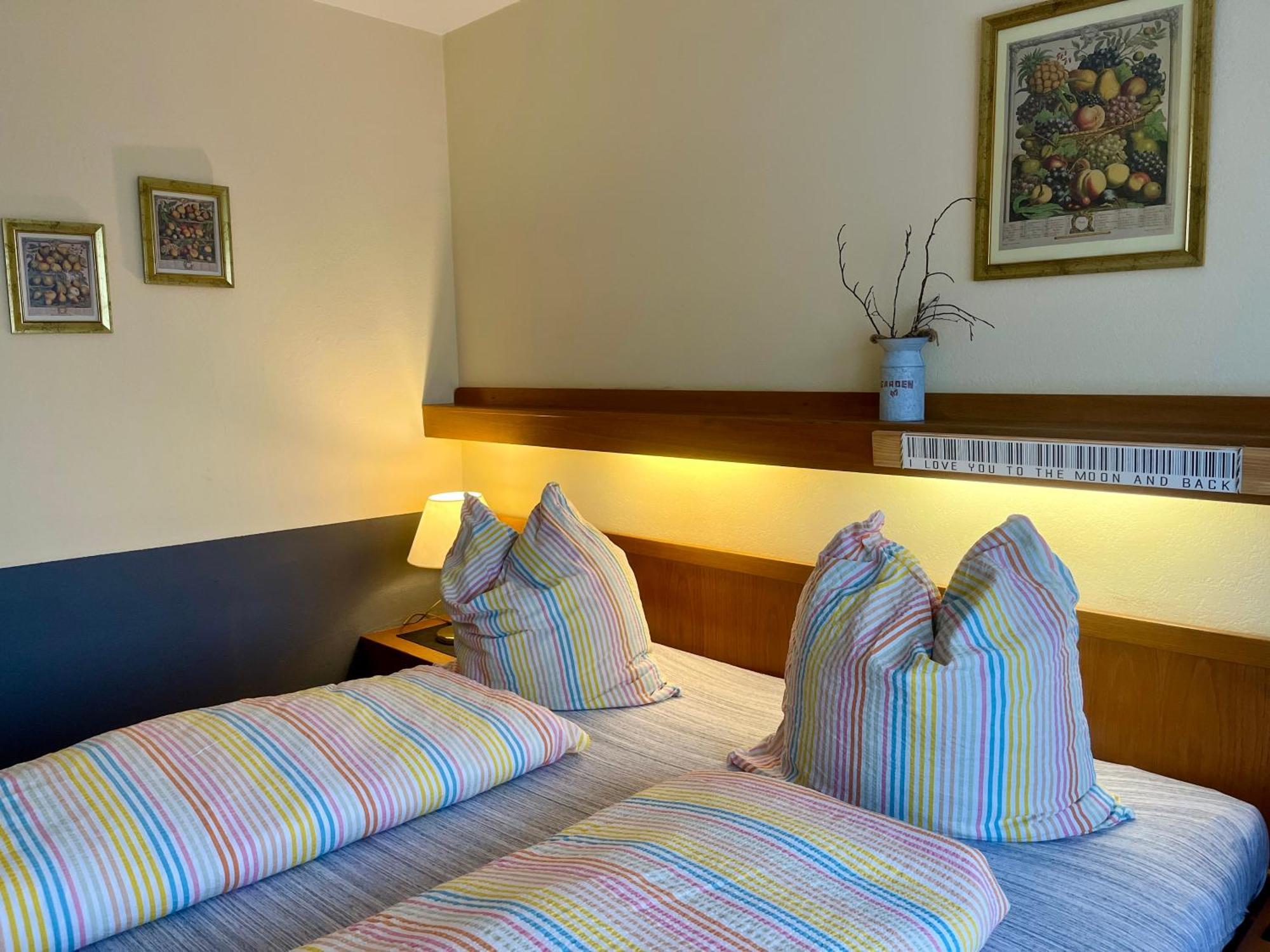 Ferienwohnungen Wellness Goldener Hahn Baiersbronn Zimmer foto