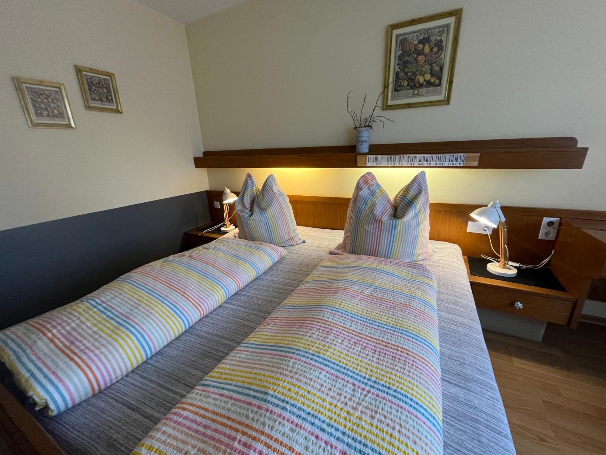 Ferienwohnungen Wellness Goldener Hahn Baiersbronn Zimmer foto