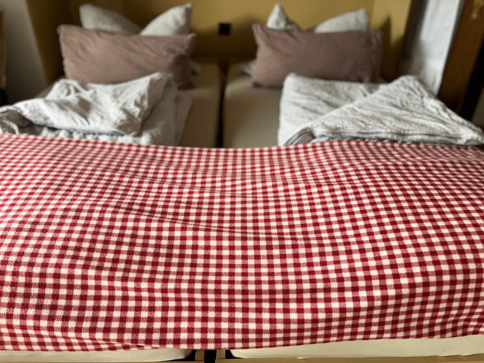 Ferienwohnungen Wellness Goldener Hahn Baiersbronn Zimmer foto